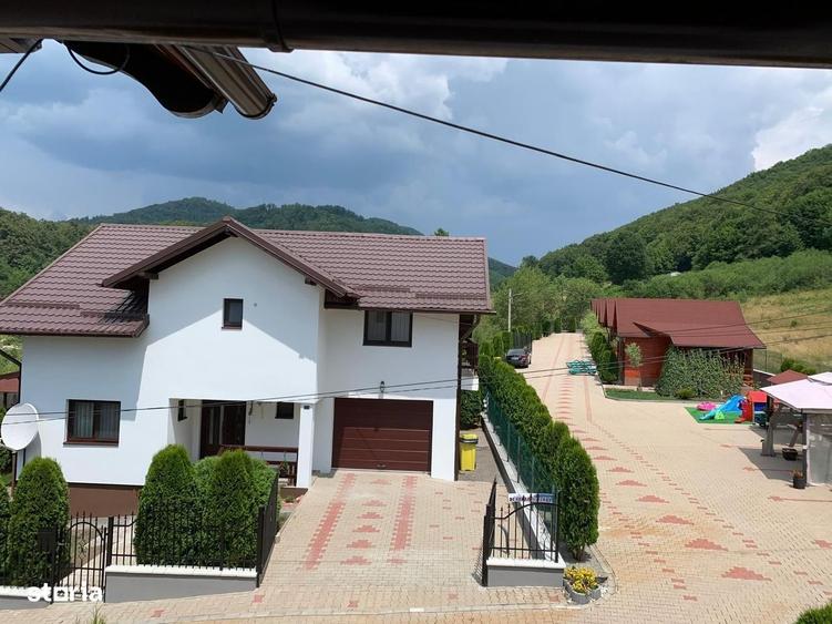 Casă cu 4 camere cu Teren 550 Mp în Central