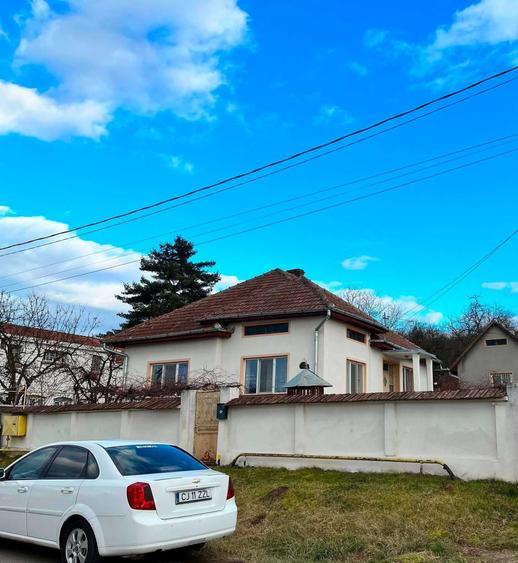 Casă cu 4 camere în Central