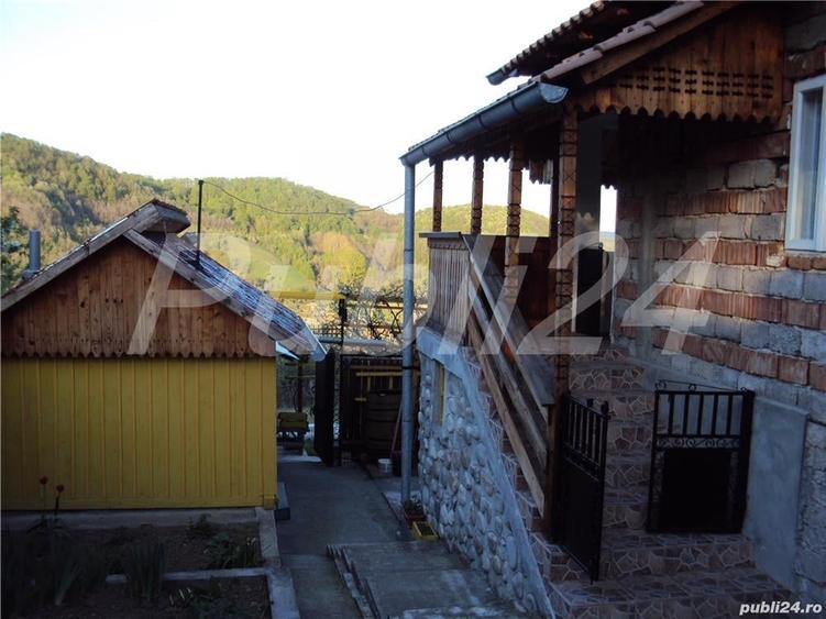Casă cu 5 camere în Ocnele Mari