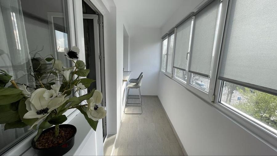 Apartament cu 3 camere decomandat în Far