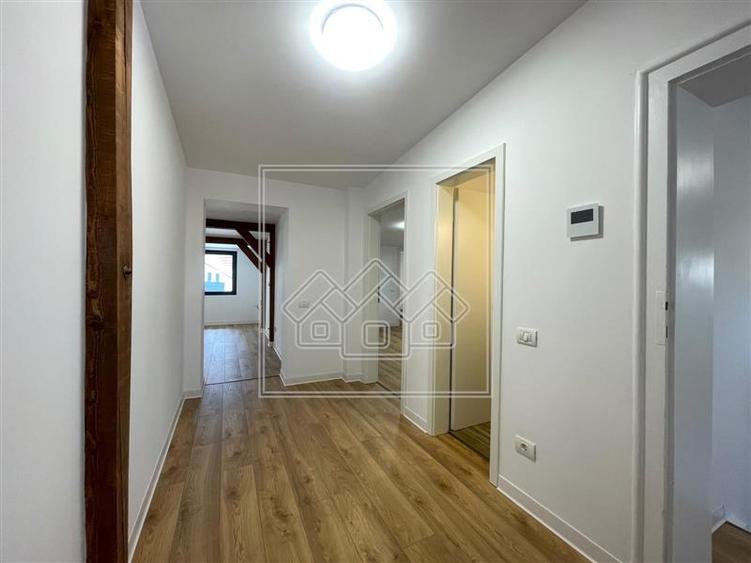 Casă individuală cu 12 camere cu Teren 600 Mp în Hipodrom 1
