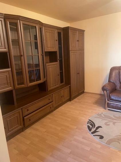 Apartament cu 3 camere decomandat, mobilat în Central
