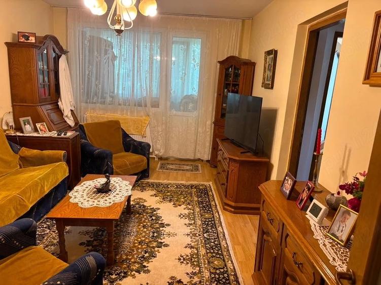 Apartament cu 3 camere decomandat în Central