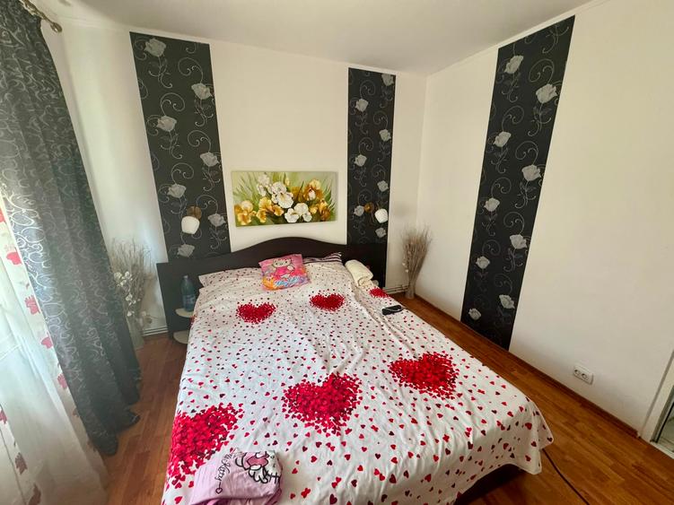 Apartament cu 3 camere decomandat în Baza 3