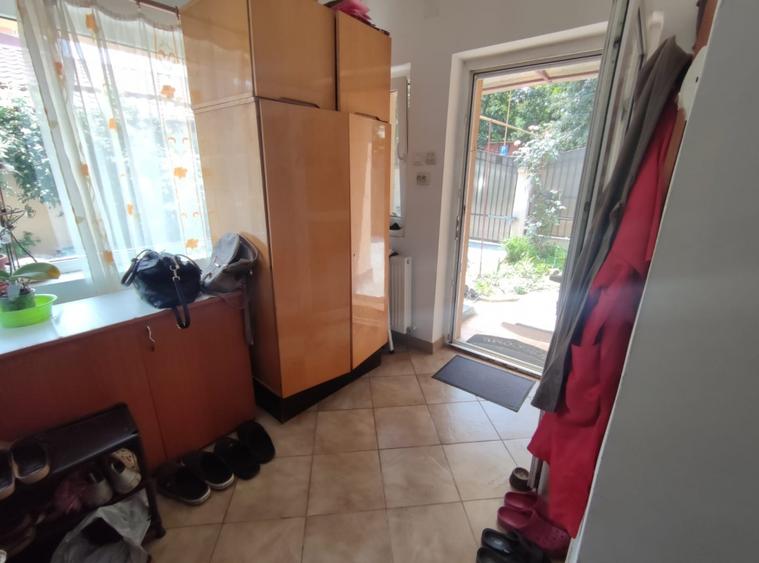 Casă cu 3 camere cu Teren 579 Mp în Florilor