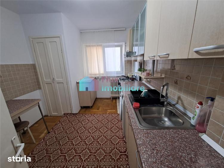 Apartament cu 3 camere decomandat în Central