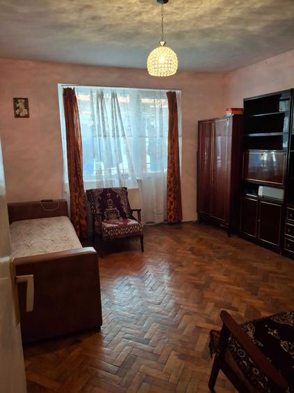 Apartament cu 3 camere semidecomandat în Ultracentral