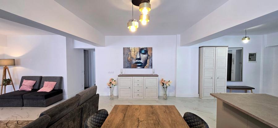 Apartament cu 3 camere semidecomandat în Apărătorii Patriei