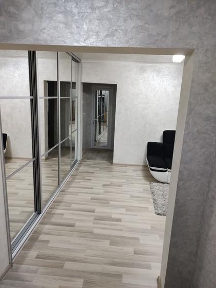 Apartament cu 3 camere în Micro 17