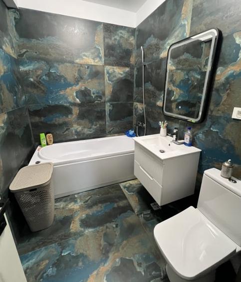 Apartament cu 3 camere decomandat în Jiului