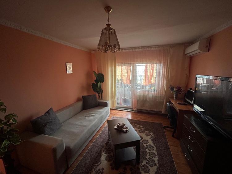 Apartament cu 2 camere semidecomandat, mobilat în Nord