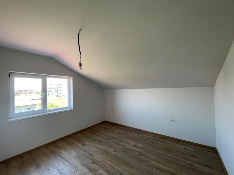 Duplex cu 4 camere cu Teren 300 Mp în Moșnița Nouă