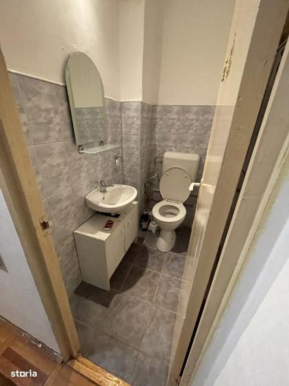 Apartament cu 3 camere semidecomandat în Aradului