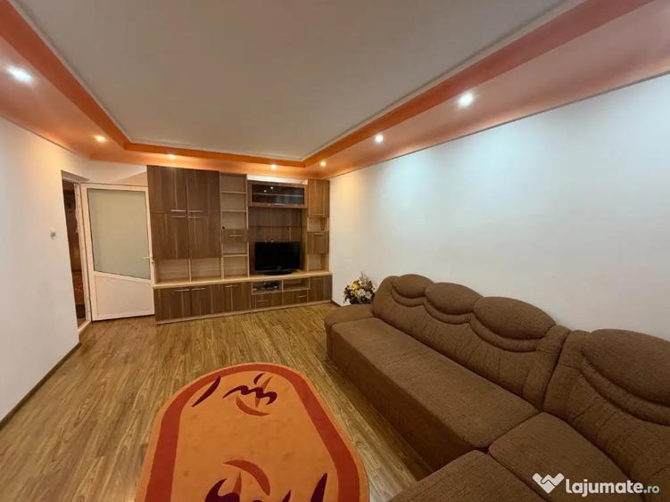 Apartament cu 3 camere decomandat în E3