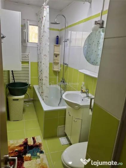 Apartament cu 3 camere semidecomandat în Micro III