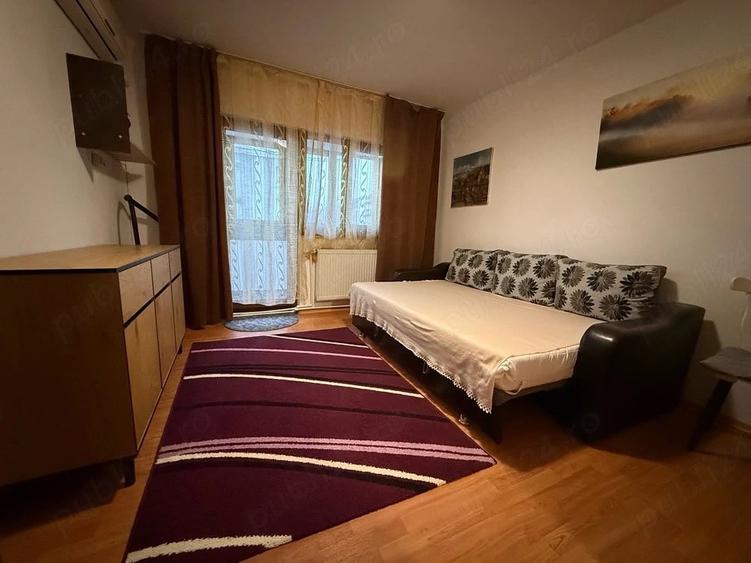 Garsonieră decomandată în Central