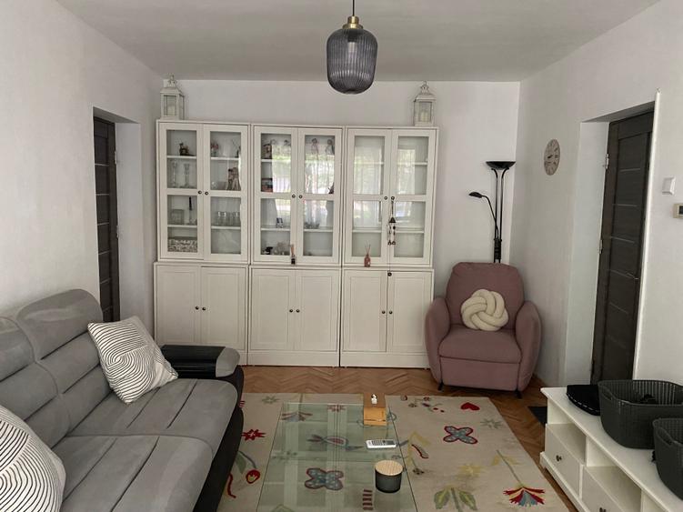 Apartament cu 2 camere semidecomandat în Aleea Carpați