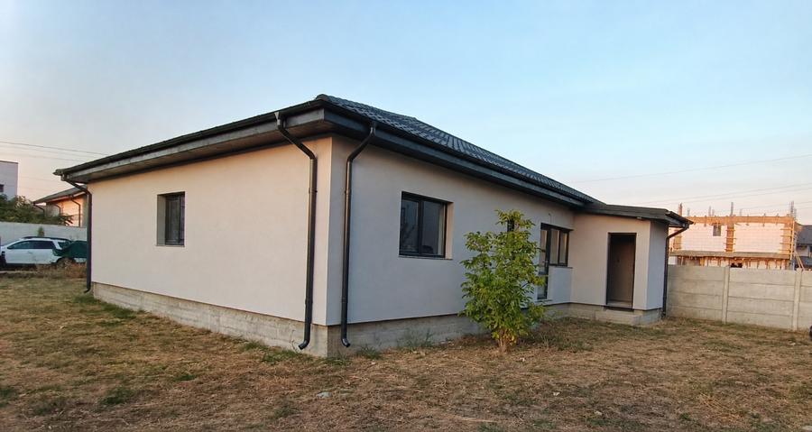 Casă individuală cu 4 camere cu Teren 440 Mp în Albești