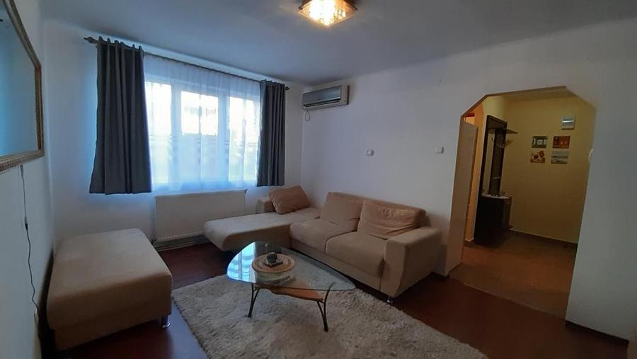 Apartament cu 2 camere semidecomandat, mobilat în Central