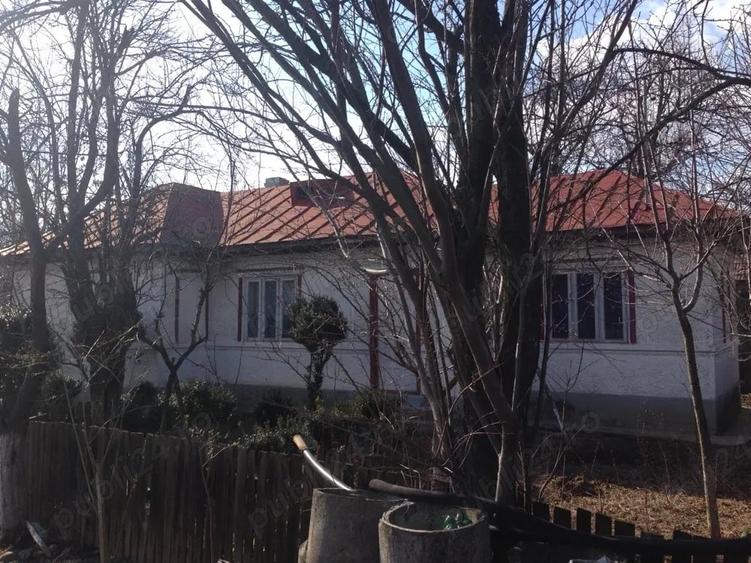 Casă cu 3 camere în Rași