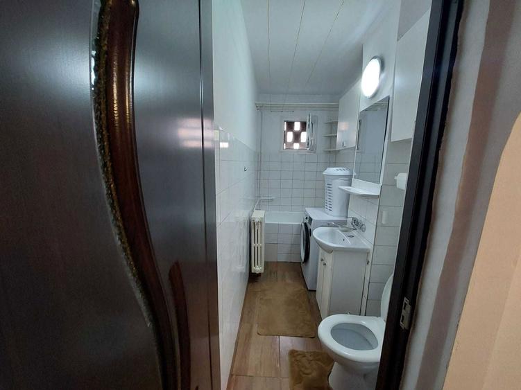 Apartament cu 3 camere decomandat în Casa de Cultură