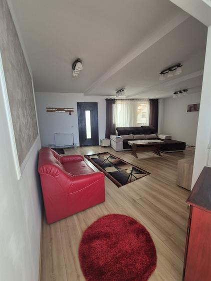 Apartament cu 4 camere decomandat în Schei