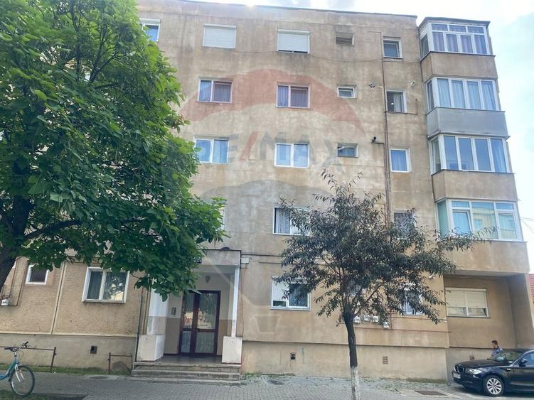 Apartament cu 3 camere de vânzare în zona Centrala, Fagaras - 1