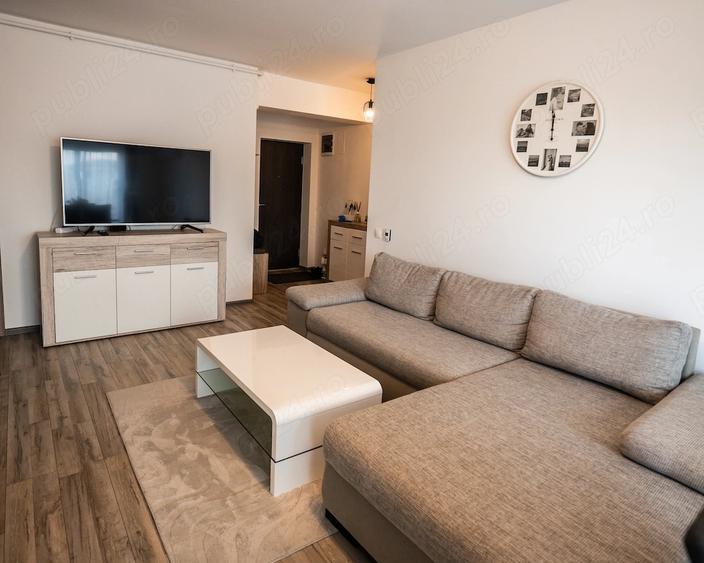 Apartament cu 3 camere decomandat, mobilat în Girocului