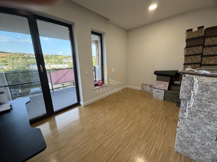 Casă individuală cu 4 camere cu Canalizare în Dâmbul Rotund