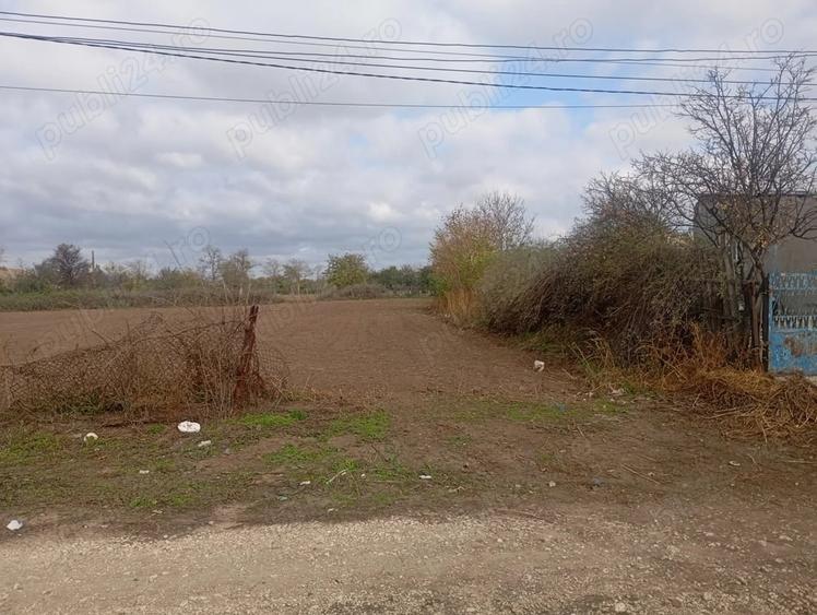 Teren de 900 mp, în Corbu