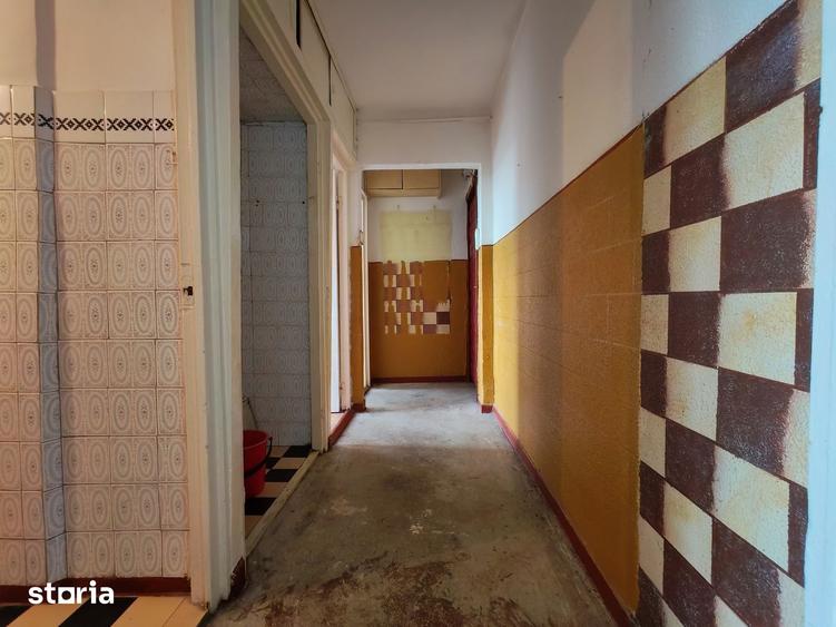 Apartament cu 3 camere în Km 4