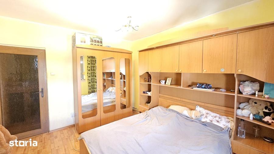 Apartament cu 3 camere decomandat în Micro 17