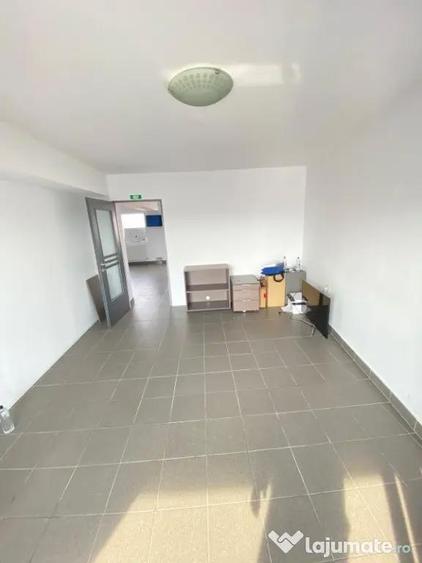 Spațiu comercial, de 90 mp, în Bujac
