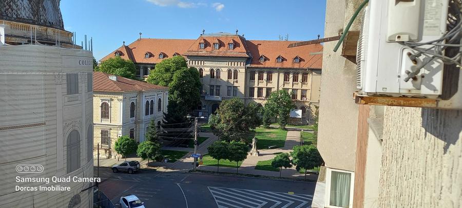 Apartament cu 4 camere decomandat în Popoveni