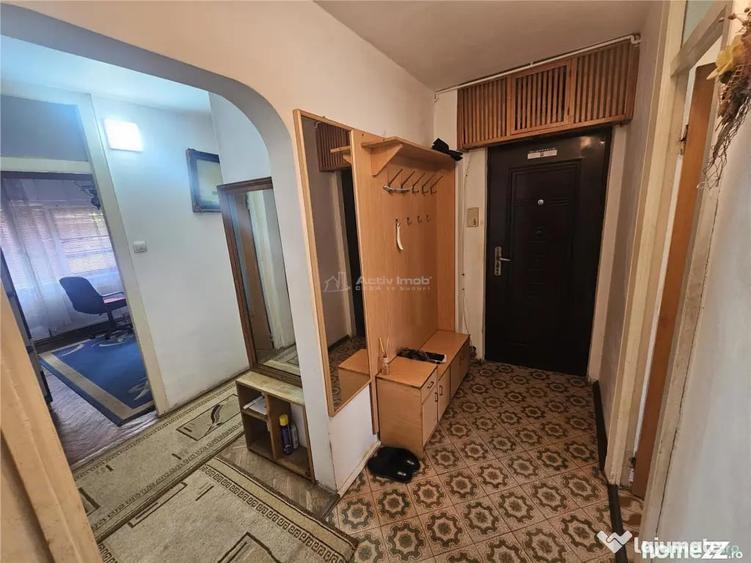 Apartament cu 4 camere decomandat în Central