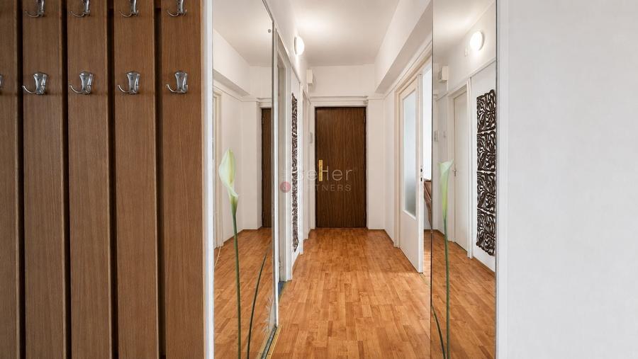 Apartament cu 3 camere decomandat în Astra
