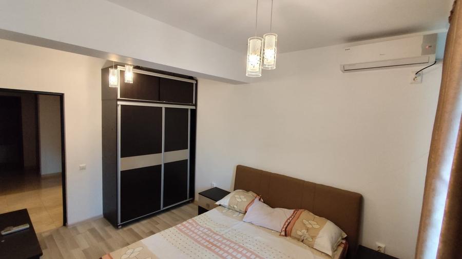 Apartament cu 3 camere decomandat în Drumul Taberei
