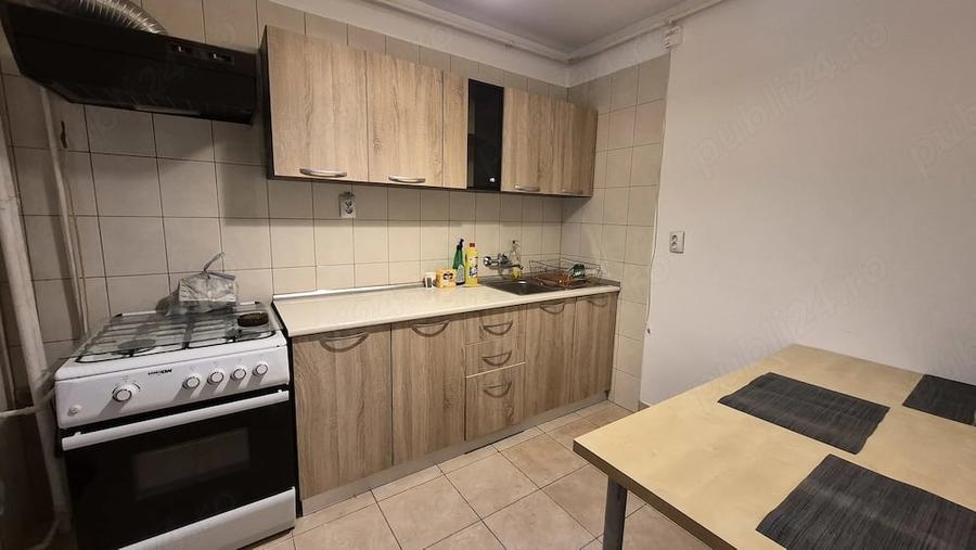Apartament cu 3 camere decomandat în Central