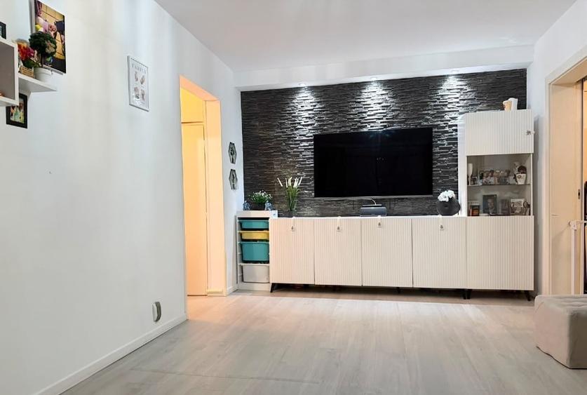 Apartament cu 3 camere semidecomandat, mobilat în Lujerului