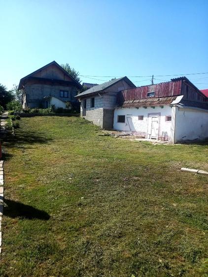 Casă individuală cu 2 camere cu Teren 1100 Mp în Brodoc