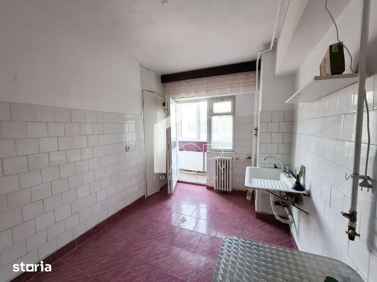 Apartament cu 3 camere decomandat în Republicii
