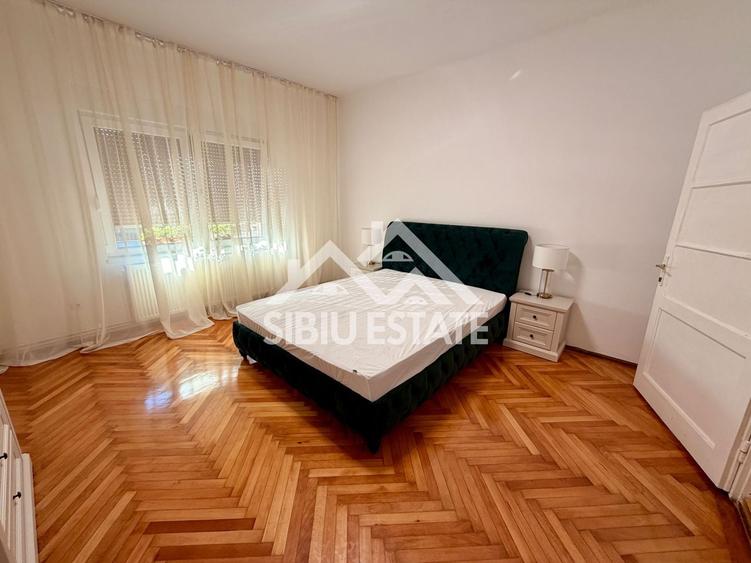 Casă individuală cu 5 camere cu Canalizare în Trei Stejari