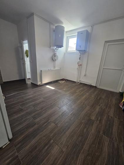 Spațiu industrial, de 1,590 mp, în Aeroport