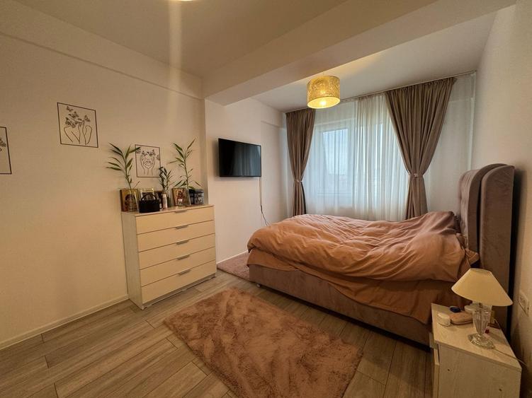 Apartament cu 2 camere semidecomandat, mobilat în Băneasa