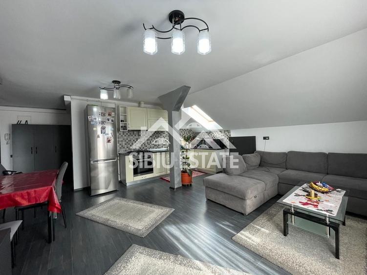 Apartament cu 3 camere semidecomandat, mobilat în Șelimbăr — fotografia 2