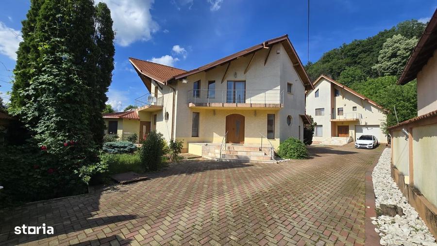 Casă cu 4 camere în Ștefănești