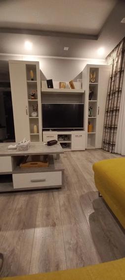 Apartament cu 4 camere semidecomandat în Central