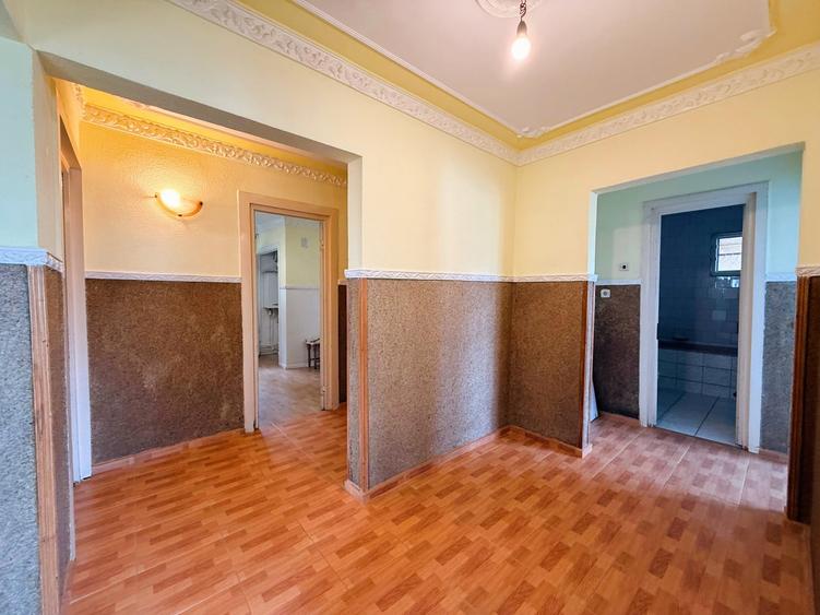 Apartament cu 4 camere decomandat în Frumoasa