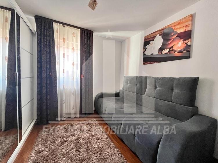 Apartament cu 3 camere semidecomandat în Cetate