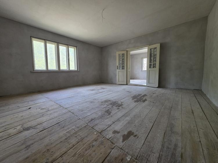 Casă cu 4 camere în Inău